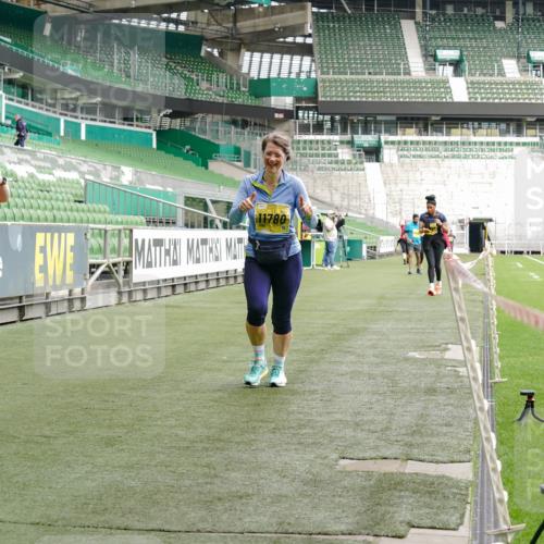 13.09.2026 - 21. swb-Marathon Bremen Michael Burmester http://msf.ph/oto/10427783 13.09.2026 10:52:19 Laufen im Stadion 10317, 10387, 10533, 10534, 10650, 10967, 10968, 11017, 11025, 11161, 11195, 11341, 11352, 11444, 11496, 11538, 11807, 12377, 12408, 12416, 12535, 12546, 10264, 10292, 10407, 10413, 10440, 10732, 10754, 10789, 10925, 11104, 11254, 11262, 11423, 11443, 11541, 11698, 11712, 11851, 11942, 11980, 12083, 12440, 12444, 12471, 12472, 12542, 12561 meine-sportfotos.de
