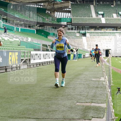 13.09.2026 - 21. swb-Marathon Bremen Michael Burmester http://msf.ph/oto/10427792 13.09.2026 10:52:20 Laufen im Stadion 10317, 10387, 10533, 10534, 10650, 10967, 10968, 11017, 11025, 11161, 11195, 11341, 11352, 11444, 11496, 11538, 11807, 12377, 12408, 12416, 12535, 12546, 10264, 10292, 10407, 10413, 10440, 10732, 10754, 10789, 10925, 11104, 11254, 11262, 11423, 11443, 11541, 11698, 11712, 11851, 11942, 11980, 12083, 12440, 12444, 12471, 12472, 12542, 12561 meine-sportfotos.de