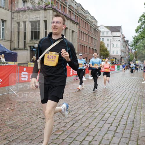 13.09.2026 - Kiel Lauf Yannick Fuchs http://msf.ph/oto/10427793 13.09.2026 11:07:12 Ziel 102, 583, 1294, 2305, 3004, 3401, 5527, 6265, 6726, 6734, 7741, 9125, 10762, 10977, 11481, 12412, 1894, 2041, 3213, 3401, 4312, 4683, 4945, 5565, 6541, 6931, 7145, 7329, 7664, 7741, 8029, 8704, 8822, 8911, 9218, 9467, 9729, 10591, 11559, 733, 885, 1344, 1587, 1601, 4214, 5123, 5561, 5901, 6380, 10924, 11443, 12184, 219, 3712, 4312, 4421, 5565, 7008, 7664, 8704, 9022, 9830, 11559, 12188 meine-sportfotos.de