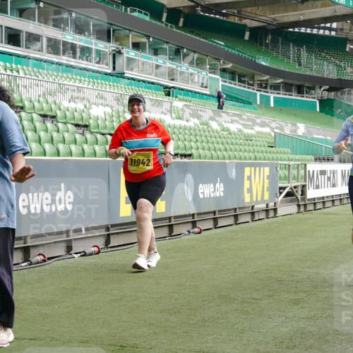 13.09.2026 - 21. swb-Marathon Bremen Michael Burmester http://msf.ph/oto/10427802 13.09.2026 10:52:20 Laufen im Stadion 10317, 10387, 10533, 10534, 10650, 10967, 10968, 11017, 11025, 11161, 11195, 11341, 11352, 11444, 11496, 11538, 11807, 12377, 12408, 12416, 12535, 12546, 10264, 10292, 10407, 10413, 10440, 10732, 10754, 10789, 10925, 11104, 11254, 11262, 11423, 11443, 11541, 11698, 11712, 11851, 11942, 11980, 12083, 12440, 12444, 12471, 12472, 12542, 12561 meine-sportfotos.de