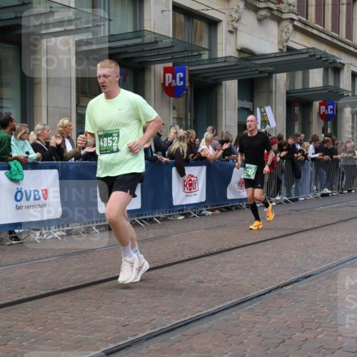 13.09.2026 - 21. swb-Marathon Bremen Strokosch-Dieckow http://msf.ph/oto/10427812 13.09.2026 13:07:34 Ziel 969, 4732, 4852, 4990, 5976, 6692, 7558, 8737, 9356, 13091, 13160, 819, 1863, 2135, 2706, 3043, 3118, 4743, 4808, 5570, 5976, 7803, 8060, 8098, 8467, 8611, 8980, 9035 meine-sportfotos.de