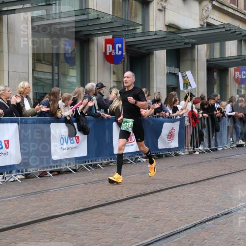 13.09.2026 - 21. swb-Marathon Bremen Strokosch-Dieckow http://msf.ph/oto/10427820 13.09.2026 13:07:35 Ziel 969, 4732, 4852, 4990, 6692, 7558, 8737, 9356, 13091, 13160, 819, 2135, 2706, 3043, 3118, 4743, 4808, 4990, 5570, 5976, 7803, 8060, 8098, 8467, 8611, 8980, 9035 meine-sportfotos.de