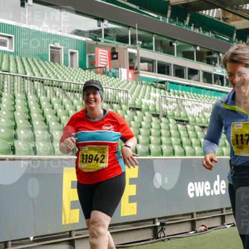 13.09.2026 - 21. swb-Marathon Bremen Michael Burmester http://msf.ph/oto/10427860 13.09.2026 10:52:23 Laufen im Stadion 10317, 10387, 10533, 10534, 10650, 10967, 10968, 11017, 11025, 11161, 11195, 11341, 11352, 11444, 11496, 11538, 11807, 12377, 12408, 12416, 12535, 12546, 10264, 10292, 10407, 10413, 10440, 10732, 10754, 10789, 10925, 11104, 11254, 11262, 11423, 11443, 11541, 11698, 11712, 11851, 11942, 11980, 12083, 12440, 12444, 12471, 12472, 12542, 12561 meine-sportfotos.de