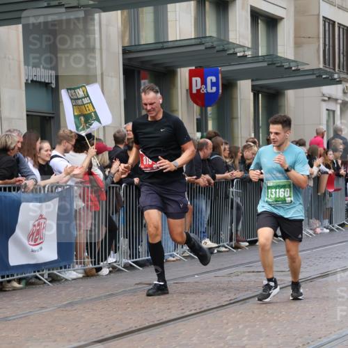 13.09.2026 - 21. swb-Marathon Bremen Strokosch-Dieckow http://msf.ph/oto/10427864 13.09.2026 13:07:41 Ziel 969, 2098, 2266, 2844, 4732, 4852, 6692, 13091, 13160, 819, 2135, 2706, 3043, 4743, 4990, 5570, 5976, 7558, 7803, 8060, 8098, 8467, 8611, 8737, 9035, 9356 meine-sportfotos.de
