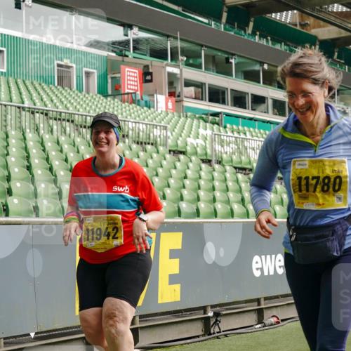 13.09.2026 - 21. swb-Marathon Bremen Michael Burmester http://msf.ph/oto/10427871 13.09.2026 10:52:23 Laufen im Stadion 10317, 10387, 10533, 10534, 10650, 10967, 10968, 11017, 11025, 11161, 11195, 11341, 11352, 11444, 11496, 11538, 11807, 12377, 12408, 12416, 12535, 12546, 10264, 10292, 10407, 10413, 10440, 10732, 10754, 10789, 10925, 11104, 11254, 11262, 11423, 11443, 11541, 11698, 11712, 11851, 11942, 11980, 12083, 12440, 12444, 12471, 12472, 12542, 12561 meine-sportfotos.de