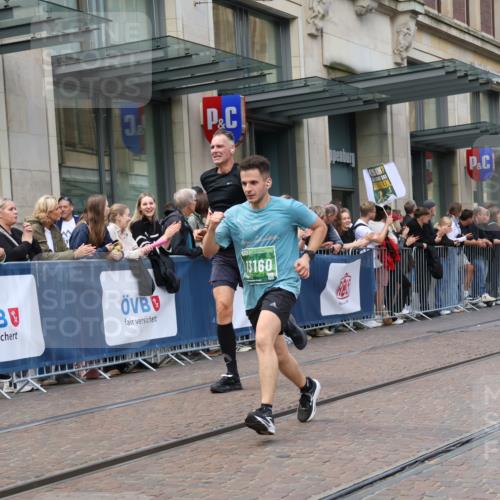 13.09.2026 - 21. swb-Marathon Bremen Strokosch-Dieckow http://msf.ph/oto/10427905 13.09.2026 13:07:43 Ziel 2098, 2266, 2844, 4732, 6692, 13091, 13160, 819, 969, 2135, 2706, 4743, 4852, 4990, 5570, 5976, 7558, 7803, 8060, 8098, 8467, 8611, 8737, 9035, 9356 meine-sportfotos.de