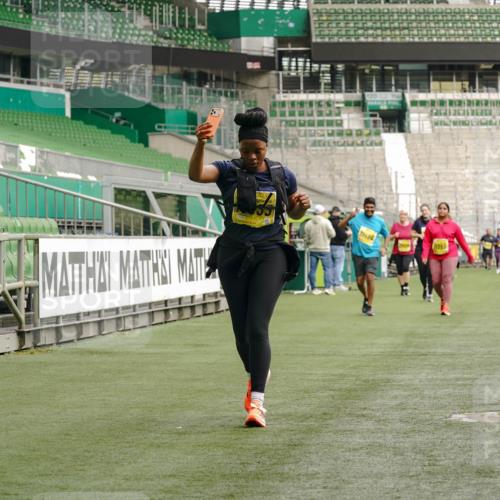 13.09.2026 - 21. swb-Marathon Bremen Michael Burmester http://msf.ph/oto/10427909 13.09.2026 10:52:27 Laufen im Stadion 10317, 10387, 10533, 10534, 10650, 10967, 10968, 11017, 11025, 11161, 11195, 11341, 11352, 11444, 11496, 11538, 11807, 12377, 12408, 12416, 12535, 12546, 10264, 10292, 10407, 10413, 10440, 10732, 10754, 10789, 10925, 11254, 11262, 11423, 11443, 11541, 11698, 11712, 11851, 11942, 11980, 12083, 12440, 12444, 12471, 12472, 12542, 12561 meine-sportfotos.de