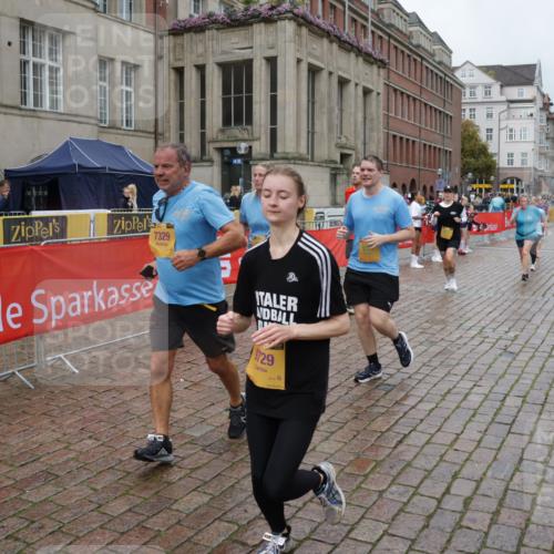 13.09.2026 - Kiel Lauf Yannick Fuchs http://msf.ph/oto/10427918 13.09.2026 11:07:29 Ziel 733, 885, 1344, 1587, 1601, 2905, 4214, 5123, 5138, 5542, 5901, 6380, 7625, 9064, 10924, 11443, 12184, 102, 583, 1294, 1894, 2305, 3004, 3401, 4683, 4945, 5527, 5561, 5901, 6265, 6541, 6726, 6734, 7329, 7741, 8911, 9125, 9218, 9729, 10591, 10762, 10977, 11481, 12412, 311, 356, 656, 660, 1136, 1637, 2940, 3986, 4983, 5095, 5139, 5554, 5638, 6086, 6690, 6727, 7035, 9604, 10244, 10873, 11015, 11407, 12013, 12267, 12706, 12730, 2041, 3213, 4683, 4945, 6931, 8029, 8822 meine-sportfotos.de