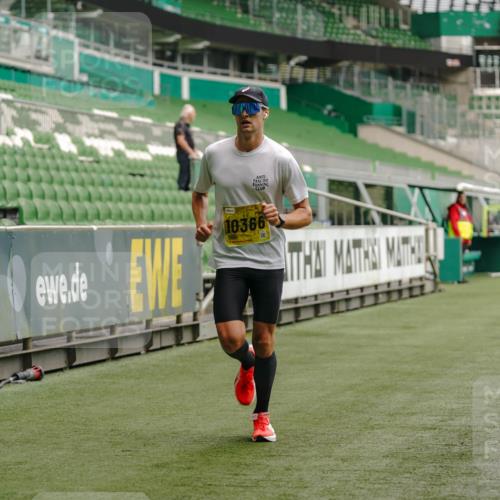 13.09.2026 - 21. swb-Marathon Bremen Michael Burmester http://msf.ph/oto/10427924 13.09.2026 10:18:54 Laufen im Stadion 10366, 10475, 11481, 11652, 12457, 12458, 13504, 13530, 13533, 13534, 13536, 13541, 13543, 13550, 13554, 13561, 13564, 13571, 13572, 13573, 13581, 13582, 13599, 13602, 13603, 13604, 13618, 13622, 13630, 13632, 13638, 13639, 13643, 13525, 13627 meine-sportfotos.de