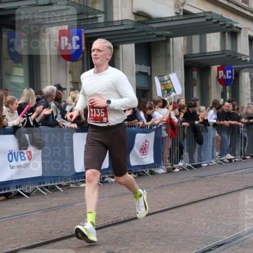 13.09.2026 - 21. swb-Marathon Bremen Strokosch-Dieckow http://msf.ph/oto/10427938 13.09.2026 13:07:47 Ziel 2098, 2266, 2844, 3808, 5594, 6692, 13091, 13160, 819, 969, 2135, 4732, 4852, 4990, 5570, 5976, 7558, 7803, 8060, 8467, 8611, 8737, 9035, 9356 meine-sportfotos.de