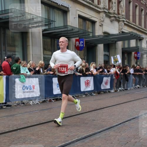 13.09.2026 - 21. swb-Marathon Bremen Strokosch-Dieckow http://msf.ph/oto/10427947 13.09.2026 13:07:48 Ziel 2098, 2266, 2844, 3808, 4247, 5594, 6692, 13091, 13160, 819, 969, 2135, 4732, 4852, 4990, 5570, 5976, 7558, 7803, 8060, 8467, 8611, 8737, 9035, 9356 meine-sportfotos.de