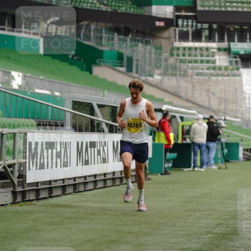 13.09.2026 - 21. swb-Marathon Bremen Michael Burmester http://msf.ph/oto/10427962 13.09.2026 10:19:02 Laufen im Stadion 10366, 10475, 11481, 11652, 12457, 12458, 13504, 13530, 13533, 13534, 13536, 13541, 13543, 13550, 13554, 13564, 13571, 13572, 13573, 13581, 13582, 13599, 13602, 13603, 13618, 13622, 13630, 13632, 13638, 13639, 13643, 12272, 13525, 13547, 13627 meine-sportfotos.de