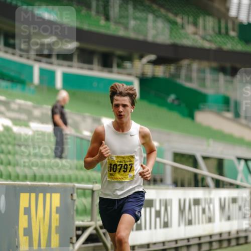 13.09.2026 - 21. swb-Marathon Bremen Michael Burmester http://msf.ph/oto/10427975 13.09.2026 10:19:04 Laufen im Stadion 10366, 10475, 11481, 11652, 12457, 12458, 13504, 13530, 13533, 13534, 13536, 13541, 13543, 13550, 13554, 13564, 13571, 13572, 13573, 13581, 13582, 13599, 13602, 13603, 13618, 13622, 13630, 13632, 13638, 13639, 13643, 12272, 13525, 13547, 13627 meine-sportfotos.de