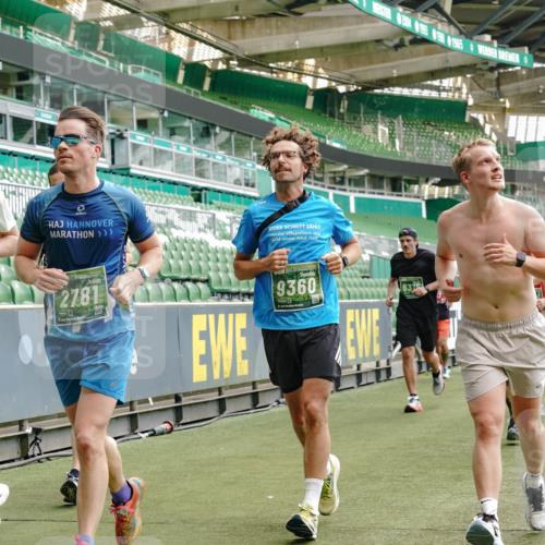 13.09.2026 - 21. swb-Marathon Bremen Michael Burmester http://msf.ph/oto/10427977 13.09.2026 13:02:46 Laufen im Stadion 150, 282, 488, 531, 596, 722, 762, 930, 936, 940, 946, 1006, 1014, 1067, 1163, 1250, 1436, 1458, 1460, 1611, 1771, 1896, 2033, 2047, 2062, 2276, 2292, 2345, 2364, 2378, 2421, 2434, 2513, 2625, 2638, 2666, 2668, 2779, 2900, 2934, 2977, 2987, 3013, 3044, 3114, 3135, 3163, 3164, 3187, 3248, 3258, 3294, 3334, 3360, 3374, 3392, 3402, 3460, 3496, 3510, 3527, 3576, 3585, 3597, 3603, 3667, 3721, 3806, 3846, 3852, 3859, 3893, 3938, 3970, 3983, 4000, 4077, 4133, 4506, 4558 meine-sportfotos.de