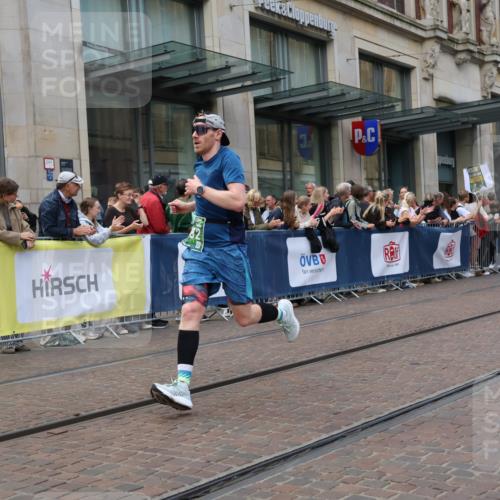 13.09.2026 - 21. swb-Marathon Bremen Strokosch-Dieckow http://msf.ph/oto/10427982 13.09.2026 13:07:50 Ziel 2098, 2266, 2844, 3808, 4247, 5594, 6692, 13091, 13160, 819, 969, 2135, 4732, 4852, 4990, 5570, 5976, 7558, 7803, 8467, 8611, 8737, 9035, 9356 meine-sportfotos.de