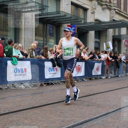 13.09.2026 - 21. swb-Marathon Bremen Strokosch-Dieckow http://msf.ph/oto/10428003 13.09.2026 13:07:53 Ziel 678, 1335, 1696, 2098, 2266, 2844, 3808, 4247, 5594, 6692, 8655, 9582, 13091, 13160, 819, 969, 2135, 4732, 4852, 4990, 5570, 5976, 7558, 7803, 8611, 8737, 9035, 9356, 13160 meine-sportfotos.de