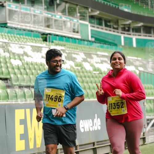 13.09.2026 - 21. swb-Marathon Bremen Michael Burmester http://msf.ph/oto/10428004 13.09.2026 10:52:39 Laufen im Stadion 10317, 10387, 10650, 10967, 10968, 11017, 11025, 11161, 11195, 11341, 11444, 11538, 12377, 12408, 12416, 12546, 10292, 10407, 10413, 10440, 10710, 10732, 10754, 10789, 10925, 11254, 11423, 11541, 11698, 11712, 11851, 11942, 11980, 12083, 12440, 12471, 12472, 12542, 12561 meine-sportfotos.de