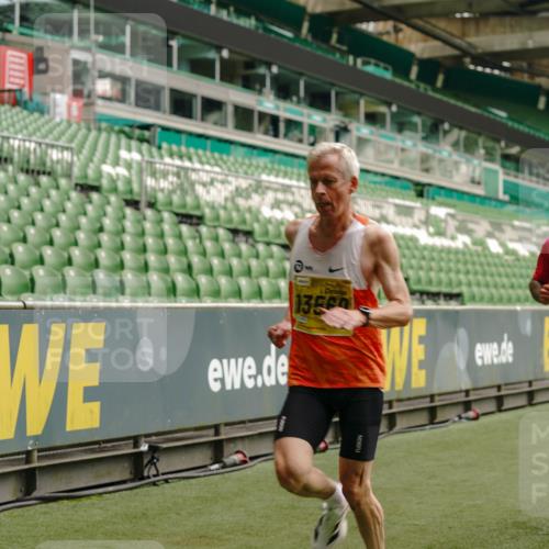 13.09.2026 - 21. swb-Marathon Bremen Michael Burmester http://msf.ph/oto/10428021 13.09.2026 10:19:24 Laufen im Stadion 10366, 10475, 11197, 11418, 11481, 11652, 12358, 12457, 13530, 13533, 13534, 13536, 13541, 13543, 13550, 13554, 13560, 13564, 13571, 13572, 13573, 13581, 13582, 13599, 13601, 13602, 13610, 13618, 13622, 13632, 13638, 13639, 13643, 10597, 12272, 13501, 13515, 13525, 13547, 13567, 13627, 13635 meine-sportfotos.de