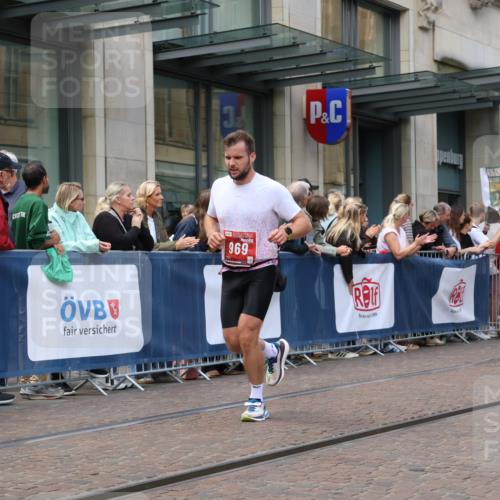13.09.2026 - 21. swb-Marathon Bremen Strokosch-Dieckow http://msf.ph/oto/10428034 13.09.2026 13:07:56 Ziel 339, 678, 1335, 1696, 2098, 2266, 2844, 3808, 4247, 5594, 6692, 8655, 9582, 13091, 969, 2135, 4732, 4852, 4990, 5570, 5976, 7558, 8611, 8737, 9035, 9356, 13160 meine-sportfotos.de