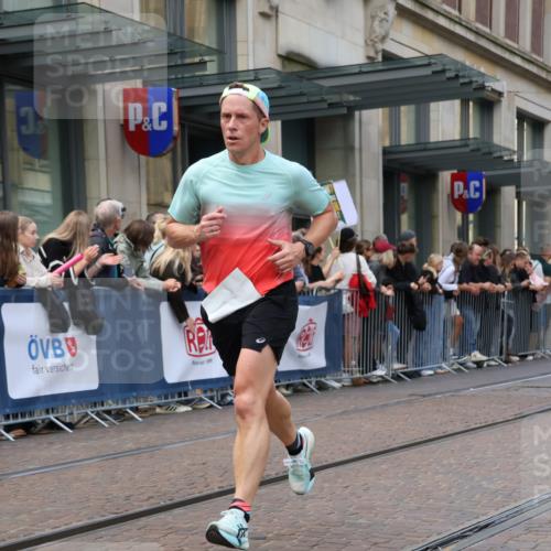 13.09.2026 - 21. swb-Marathon Bremen Strokosch-Dieckow http://msf.ph/oto/10428062 13.09.2026 13:07:57 Ziel 339, 678, 1335, 1696, 2098, 2266, 2844, 3808, 4247, 5594, 6692, 8655, 9582, 13091, 969, 4732, 4852, 4990, 5570, 5976, 6692, 7558, 8611, 8737, 9035, 9356, 13091, 13160 meine-sportfotos.de