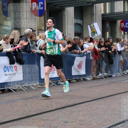 13.09.2026 - 21. swb-Marathon Bremen Strokosch-Dieckow http://msf.ph/oto/10428090 13.09.2026 13:08:02 Ziel 339, 678, 1335, 1696, 2098, 2266, 2844, 3808, 4082, 4247, 4888, 5424, 5594, 8655, 9084, 9582, 969, 4732, 4852, 6692, 7558, 8737, 9356, 13091, 13160 meine-sportfotos.de