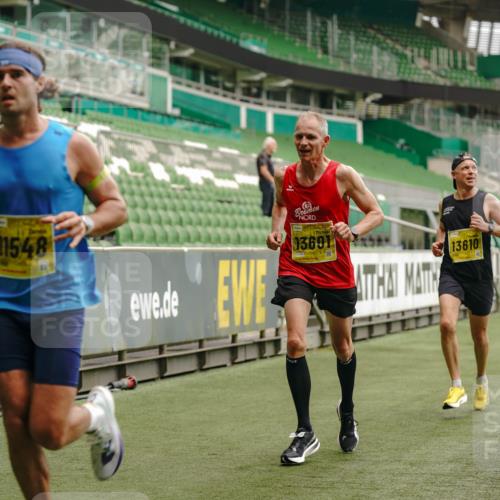 13.09.2026 - 21. swb-Marathon Bremen Michael Burmester http://msf.ph/oto/10428103 13.09.2026 10:19:28 Laufen im Stadion 10366, 10475, 11197, 11418, 11481, 11652, 12358, 12413, 12457, 13530, 13533, 13534, 13536, 13540, 13541, 13543, 13550, 13554, 13560, 13564, 13571, 13572, 13573, 13581, 13582, 13599, 13601, 13602, 13605, 13610, 13618, 13622, 13632, 13638, 13639, 13643, 10597, 12272, 13501, 13515, 13517, 13525, 13547, 13567, 13627, 13635 meine-sportfotos.de