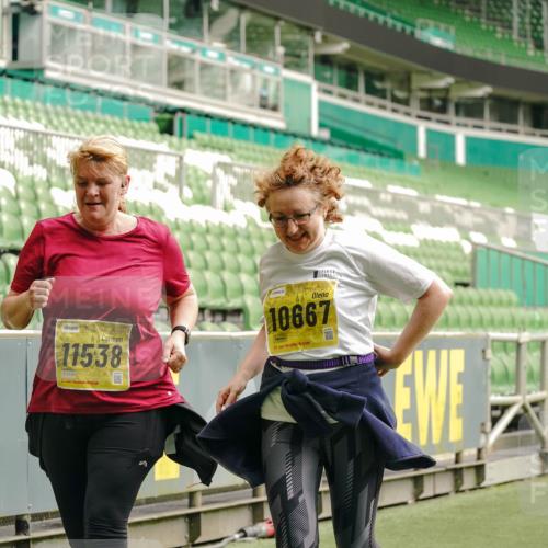 13.09.2026 - 21. swb-Marathon Bremen Michael Burmester http://msf.ph/oto/10428116 13.09.2026 10:52:50 Laufen im Stadion 10317, 10387, 10650, 10967, 10968, 11017, 11025, 11161, 11195, 11341, 11444, 11538, 12377, 12408, 12416, 12546, 10407, 10413, 10440, 10667, 10710, 10754, 10789, 11031, 11254, 11541, 11712, 11780, 11851, 11942, 11980, 12440, 12471, 12542, 12561 meine-sportfotos.de