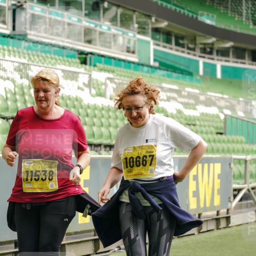 13.09.2026 - 21. swb-Marathon Bremen Michael Burmester http://msf.ph/oto/10428127 13.09.2026 10:52:50 Laufen im Stadion 10317, 10387, 10650, 10967, 10968, 11017, 11025, 11161, 11195, 11341, 11444, 11538, 12377, 12408, 12416, 12546, 10407, 10413, 10440, 10667, 10710, 10754, 10789, 11031, 11254, 11541, 11712, 11780, 11851, 11942, 11980, 12440, 12471, 12542, 12561 meine-sportfotos.de