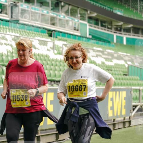 13.09.2026 - 21. swb-Marathon Bremen Michael Burmester http://msf.ph/oto/10428135 13.09.2026 10:52:50 Laufen im Stadion 10317, 10387, 10650, 10967, 10968, 11017, 11025, 11161, 11195, 11341, 11444, 11538, 12377, 12408, 12416, 12546, 10407, 10413, 10440, 10667, 10710, 10754, 10789, 11031, 11254, 11541, 11712, 11780, 11851, 11942, 11980, 12440, 12471, 12542, 12561 meine-sportfotos.de