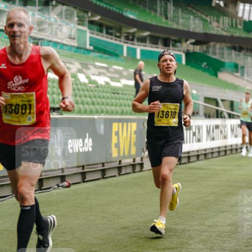 13.09.2026 - 21. swb-Marathon Bremen Michael Burmester http://msf.ph/oto/10428136 13.09.2026 10:19:29 Laufen im Stadion 10366, 10475, 11197, 11418, 11481, 11652, 12358, 12413, 12457, 13530, 13533, 13534, 13536, 13540, 13541, 13543, 13550, 13554, 13560, 13564, 13571, 13572, 13573, 13581, 13582, 13599, 13601, 13602, 13605, 13610, 13618, 13622, 13632, 13638, 13639, 13643, 10597, 12272, 13501, 13515, 13517, 13525, 13547, 13567, 13623, 13627, 13635 meine-sportfotos.de