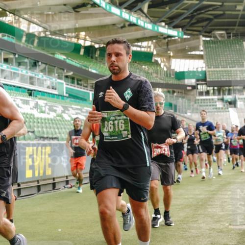 13.09.2026 - 21. swb-Marathon Bremen Michael Burmester http://msf.ph/oto/10428165 13.09.2026 13:02:49 Laufen im Stadion 150, 488, 531, 596, 722, 762, 930, 936, 940, 946, 1006, 1014, 1067, 1163, 1250, 1436, 1458, 1460, 1611, 1771, 1896, 2033, 2047, 2062, 2276, 2292, 2345, 2364, 2378, 2421, 2434, 2513, 2625, 2638, 2666, 2668, 2779, 2900, 2934, 2977, 2987, 3013, 3044, 3114, 3135, 3163, 3164, 3187, 3248, 3258, 3294, 3334, 3360, 3374, 3392, 3402, 3460, 3496, 3510, 3527, 3576, 3585, 3597, 3603, 3618, 3667, 3721, 3806, 3846, 3852, 3859, 3893, 3938, 3970, 3983, 4000, 4077, 4133, 4506, 4558 meine-sportfotos.de