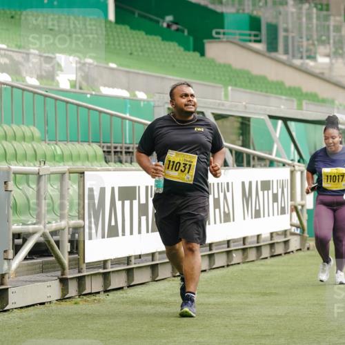 13.09.2026 - 21. swb-Marathon Bremen Michael Burmester http://msf.ph/oto/10428166 13.09.2026 10:52:53 Laufen im Stadion 10317, 10387, 10650, 10967, 10968, 11017, 11025, 11161, 11195, 11341, 11444, 11538, 12416, 12546, 10407, 10413, 10627, 10667, 10710, 10754, 11031, 11254, 11541, 11712, 11780, 11851, 11942, 11980, 12440, 12542 meine-sportfotos.de