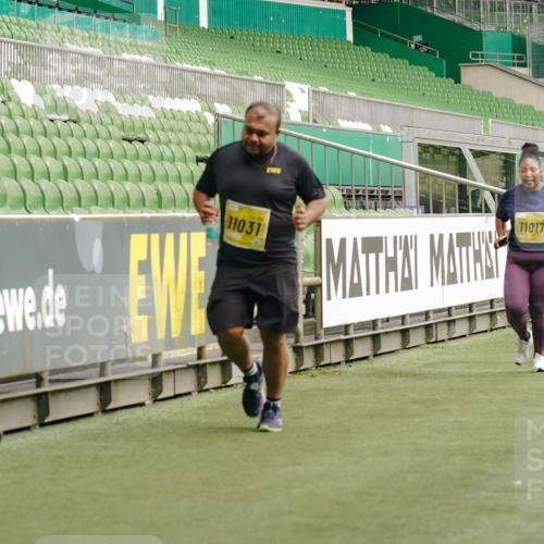 13.09.2026 - 21. swb-Marathon Bremen Michael Burmester http://msf.ph/oto/10428178 13.09.2026 10:52:55 Laufen im Stadion 10317, 10387, 10650, 10967, 10968, 11017, 11025, 11161, 11195, 11341, 11444, 11538, 12416, 12546, 10407, 10413, 10627, 10667, 10710, 10754, 11031, 11254, 11266, 11541, 11712, 11780, 11851, 11942, 11980, 12440, 12542 meine-sportfotos.de