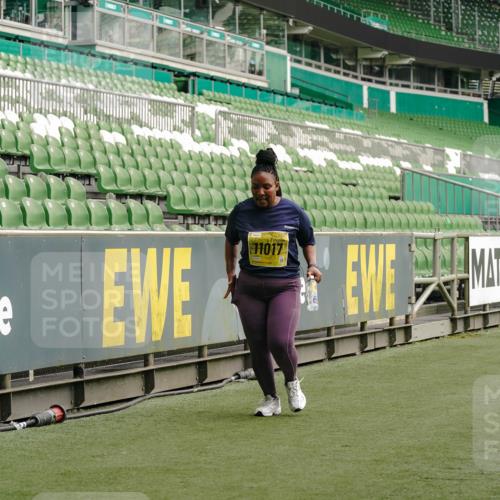 13.09.2026 - 21. swb-Marathon Bremen Michael Burmester http://msf.ph/oto/10428226 13.09.2026 10:52:59 Laufen im Stadion 10317, 10387, 10967, 10968, 11017, 11025, 11161, 11341, 11444, 11538, 12416, 12546, 10407, 10413, 10627, 10667, 10710, 10754, 11031, 11254, 11266, 11541, 11712, 11780, 11851, 11942, 11980, 12440, 12542 meine-sportfotos.de