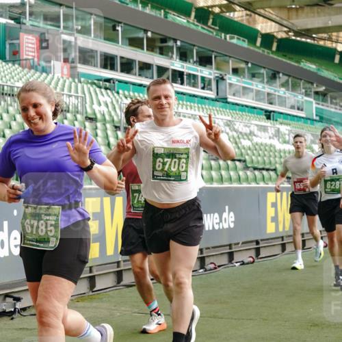 13.09.2026 - 21. swb-Marathon Bremen Michael Burmester http://msf.ph/oto/10428247 13.09.2026 13:26:15 Laufen im Stadion 202, 213, 294, 364, 390, 505, 530, 543, 645, 815, 818, 833, 966, 1077, 1283, 1410, 1443, 1459, 1473, 1487, 1504, 1515, 1530, 1561, 1618, 1700, 1744, 1828, 1830, 1953, 2058, 2059, 2267, 2271, 2273, 2298, 2308, 2309, 2354, 2382, 2384, 2388, 2404, 2428, 2506, 2508, 2542, 2558, 2576, 2582, 2591, 2592, 2656, 2675, 2752, 2762, 2817, 2833, 2878, 2896, 2965, 2970, 2981, 3005, 3047, 3050, 3062, 3084, 3097, 3142, 3172, 3211, 3259, 3329, 3359, 3390, 3433, 3540, 3629 meine-sportfotos.de