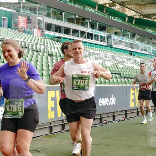13.09.2026 - 21. swb-Marathon Bremen Michael Burmester http://msf.ph/oto/10428255 13.09.2026 13:26:16 Laufen im Stadion 202, 213, 294, 364, 390, 505, 530, 543, 645, 815, 818, 833, 966, 1077, 1283, 1410, 1443, 1459, 1473, 1487, 1504, 1515, 1530, 1561, 1618, 1700, 1744, 1828, 1830, 1953, 2058, 2059, 2267, 2271, 2273, 2298, 2308, 2309, 2354, 2382, 2384, 2388, 2404, 2428, 2506, 2508, 2542, 2558, 2576, 2582, 2591, 2592, 2656, 2675, 2752, 2762, 2817, 2833, 2878, 2896, 2965, 2970, 2981, 3005, 3047, 3050, 3062, 3084, 3097, 3142, 3172, 3211, 3259, 3329, 3359, 3390, 3433, 3540, 3629 meine-sportfotos.de