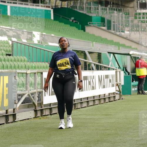 13.09.2026 - 21. swb-Marathon Bremen Michael Burmester http://msf.ph/oto/10428275 13.09.2026 10:53:33 Laufen im Stadion 10317, 10967, 11017, 11341, 11444, 11538, 12163, 12416, 10413, 10573, 10627, 10667, 10710, 10754, 11031, 11254, 11266, 11712, 11780, 11851, 11942, 12440 meine-sportfotos.de
