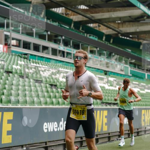 13.09.2026 - 21. swb-Marathon Bremen Michael Burmester http://msf.ph/oto/10428286 13.09.2026 10:19:33 Laufen im Stadion 10366, 10475, 10994, 11197, 11418, 11481, 11512, 11652, 12358, 12413, 12457, 13505, 13530, 13533, 13534, 13536, 13540, 13541, 13543, 13550, 13554, 13560, 13564, 13571, 13573, 13581, 13582, 13599, 13601, 13602, 13605, 13610, 13618, 13622, 13632, 13633, 13638, 13639, 13643, 10597, 12272, 13501, 13515, 13517, 13525, 13542, 13547, 13567, 13623, 13627, 13635 meine-sportfotos.de