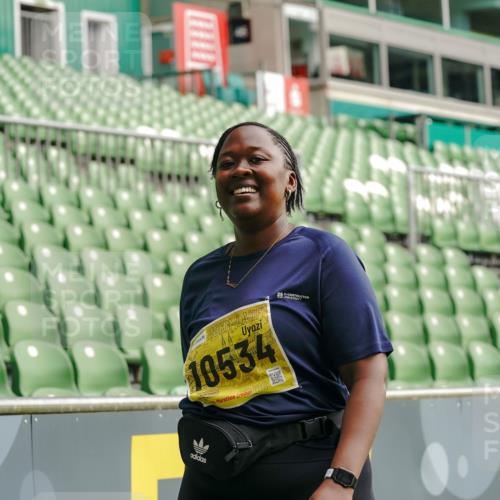 13.09.2026 - 21. swb-Marathon Bremen Michael Burmester http://msf.ph/oto/10428306 13.09.2026 10:53:42 Laufen im Stadion 10317, 11017, 11444, 12163, 12416, 10413, 10573, 10627, 10667, 10710, 11031, 11254, 11266, 11352, 11496, 11712, 11780, 11807, 11851, 11942, 12440 meine-sportfotos.de