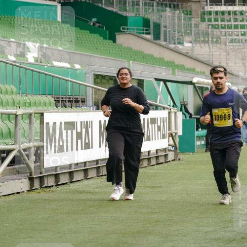 13.09.2026 - 21. swb-Marathon Bremen Michael Burmester http://msf.ph/oto/10428324 13.09.2026 10:53:47 Laufen im Stadion 10317, 11444, 12163, 12416, 10533, 10534, 10573, 10627, 10667, 10710, 11031, 11254, 11266, 11352, 11496, 11712, 11780, 11807, 11851, 12440, 12535 meine-sportfotos.de