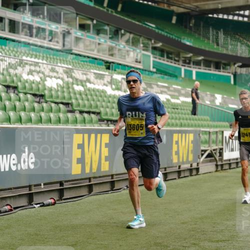 13.09.2026 - 21. swb-Marathon Bremen Michael Burmester http://msf.ph/oto/10428340 13.09.2026 10:19:36 Laufen im Stadion 10366, 10475, 10994, 11197, 11418, 11481, 11512, 11652, 12358, 12413, 13505, 13530, 13533, 13534, 13536, 13540, 13541, 13543, 13550, 13554, 13558, 13560, 13564, 13573, 13581, 13582, 13588, 13599, 13601, 13602, 13605, 13610, 13618, 13622, 13632, 13633, 13638, 13639, 13643, 10597, 12272, 13501, 13515, 13517, 13525, 13542, 13547, 13567, 13579, 13623, 13627, 13635 meine-sportfotos.de