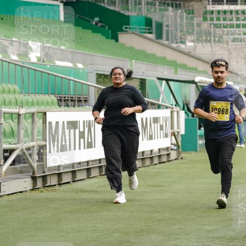 13.09.2026 - 21. swb-Marathon Bremen Michael Burmester http://msf.ph/oto/10428342 13.09.2026 10:53:48 Laufen im Stadion 10317, 11444, 12163, 12416, 10533, 10534, 10573, 10627, 10667, 10710, 11031, 11254, 11266, 11352, 11496, 11712, 11780, 11807, 11851, 12440, 12535 meine-sportfotos.de