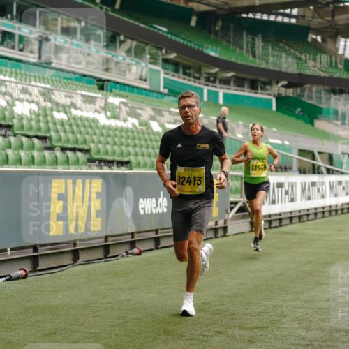 13.09.2026 - 21. swb-Marathon Bremen Michael Burmester http://msf.ph/oto/10428352 13.09.2026 10:19:37 Laufen im Stadion 10366, 10475, 10994, 11176, 11197, 11418, 11481, 11512, 11652, 12358, 12413, 13505, 13530, 13533, 13534, 13536, 13540, 13541, 13543, 13550, 13558, 13560, 13564, 13573, 13581, 13582, 13588, 13599, 13601, 13605, 13610, 13618, 13622, 13632, 13633, 13638, 13639, 13643, 10597, 12272, 13501, 13515, 13517, 13525, 13542, 13547, 13567, 13579, 13623, 13627, 13635 meine-sportfotos.de