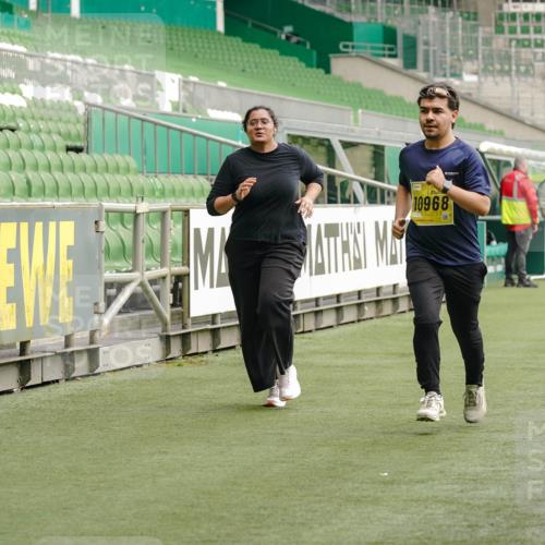 13.09.2026 - 21. swb-Marathon Bremen Michael Burmester http://msf.ph/oto/10428357 13.09.2026 10:53:48 Laufen im Stadion 10317, 11444, 12163, 12416, 10533, 10534, 10573, 10627, 10667, 10710, 11031, 11254, 11266, 11352, 11496, 11712, 11780, 11807, 11851, 12440, 12535 meine-sportfotos.de