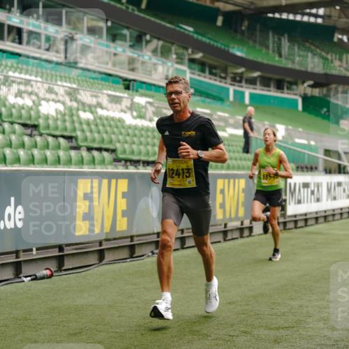 13.09.2026 - 21. swb-Marathon Bremen Michael Burmester http://msf.ph/oto/10428381 13.09.2026 10:19:37 Laufen im Stadion 10366, 10475, 10994, 11176, 11197, 11418, 11481, 11512, 11652, 12358, 12413, 13505, 13530, 13533, 13534, 13536, 13540, 13541, 13543, 13550, 13558, 13560, 13564, 13573, 13581, 13582, 13588, 13599, 13601, 13605, 13610, 13618, 13622, 13632, 13633, 13638, 13639, 13643, 10597, 12272, 13501, 13515, 13517, 13525, 13542, 13547, 13567, 13579, 13623, 13627, 13635 meine-sportfotos.de