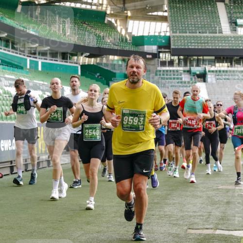 13.09.2026 - 21. swb-Marathon Bremen Michael Burmester http://msf.ph/oto/10428398 13.09.2026 13:26:22 Laufen im Stadion 186, 202, 213, 364, 390, 530, 543, 645, 815, 818, 833, 966, 1077, 1283, 1410, 1443, 1459, 1473, 1487, 1504, 1530, 1561, 1618, 1700, 1744, 1828, 1830, 1953, 2058, 2059, 2271, 2273, 2298, 2308, 2309, 2354, 2382, 2384, 2388, 2404, 2428, 2506, 2507, 2508, 2542, 2558, 2576, 2582, 2591, 2592, 2656, 2675, 2748, 2752, 2762, 2817, 2833, 2878, 2896, 2965, 2970, 2981, 3005, 3047, 3050, 3062, 3084, 3097, 3142, 3172, 3259, 3329, 3359, 3390, 3433, 3540, 3629, 3756 meine-sportfotos.de