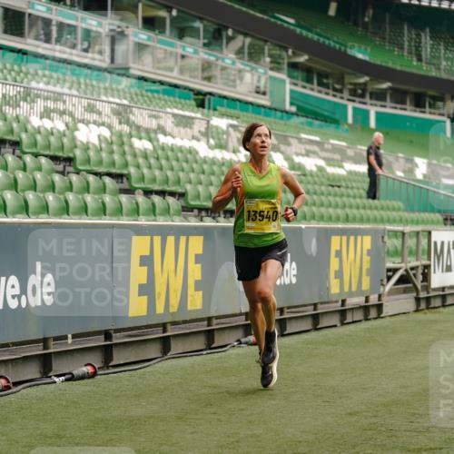 13.09.2026 - 21. swb-Marathon Bremen Michael Burmester http://msf.ph/oto/10428400 13.09.2026 10:19:38 Laufen im Stadion 10366, 10475, 10994, 11176, 11197, 11418, 11481, 11512, 11652, 12358, 12413, 13505, 13530, 13533, 13534, 13536, 13540, 13541, 13543, 13550, 13558, 13560, 13564, 13573, 13581, 13582, 13588, 13599, 13601, 13605, 13610, 13618, 13622, 13632, 13633, 13638, 13639, 13643, 10597, 12272, 13501, 13515, 13517, 13525, 13542, 13547, 13567, 13579, 13623, 13627, 13635 meine-sportfotos.de