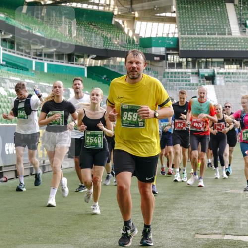13.09.2026 - 21. swb-Marathon Bremen Michael Burmester http://msf.ph/oto/10428402 13.09.2026 13:26:22 Laufen im Stadion 186, 202, 213, 364, 390, 530, 543, 645, 815, 818, 833, 966, 1077, 1283, 1410, 1443, 1459, 1473, 1487, 1504, 1530, 1561, 1618, 1700, 1744, 1828, 1830, 1953, 2058, 2059, 2271, 2273, 2298, 2308, 2309, 2354, 2382, 2384, 2388, 2404, 2428, 2506, 2507, 2508, 2542, 2558, 2576, 2582, 2591, 2592, 2656, 2675, 2748, 2752, 2762, 2817, 2833, 2878, 2896, 2965, 2970, 2981, 3005, 3047, 3050, 3062, 3084, 3097, 3142, 3172, 3259, 3329, 3359, 3390, 3433, 3540, 3629, 3756 meine-sportfotos.de