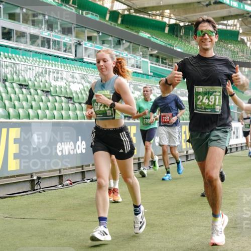 13.09.2026 - 21. swb-Marathon Bremen Michael Burmester http://msf.ph/oto/10428416 13.09.2026 13:02:55 Laufen im Stadion 150, 488, 531, 596, 722, 725, 762, 930, 936, 940, 946, 1006, 1014, 1067, 1163, 1250, 1436, 1458, 1460, 1611, 1771, 2033, 2047, 2062, 2223, 2276, 2292, 2345, 2364, 2378, 2421, 2434, 2513, 2625, 2638, 2666, 2668, 2779, 2900, 2934, 2977, 2987, 3013, 3044, 3114, 3135, 3163, 3164, 3187, 3248, 3258, 3294, 3334, 3360, 3392, 3402, 3460, 3496, 3510, 3527, 3576, 3585, 3597, 3603, 3618, 3667, 3721, 3806, 3846, 3852, 3859, 3893, 3938, 3970, 3983, 4000, 4077, 4133, 4506, 4558 meine-sportfotos.de