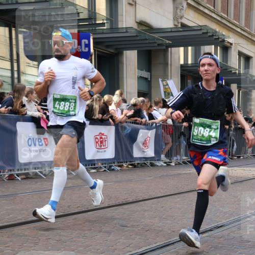 13.09.2026 - 21. swb-Marathon Bremen Strokosch-Dieckow http://msf.ph/oto/10428418 13.09.2026 13:08:19 Ziel 339, 715, 3110, 3276, 4033, 4082, 4888, 5377, 5424, 6842, 7064, 7121, 8555, 9084, 9240, 9411, 9702, 678, 1335, 1696, 2098, 2266, 2844, 3808, 4247, 5594, 6692, 8655, 9582, 13091 meine-sportfotos.de